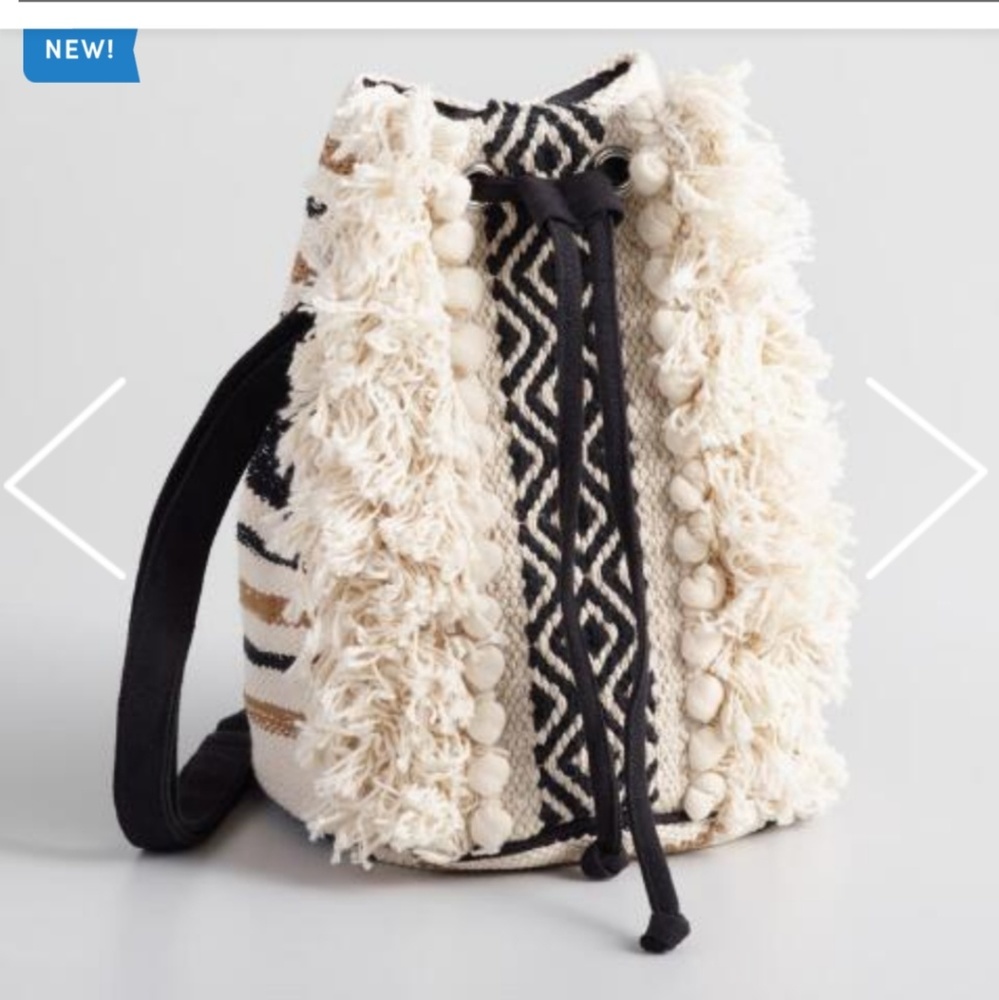 Geometric print crossbody bucket bag